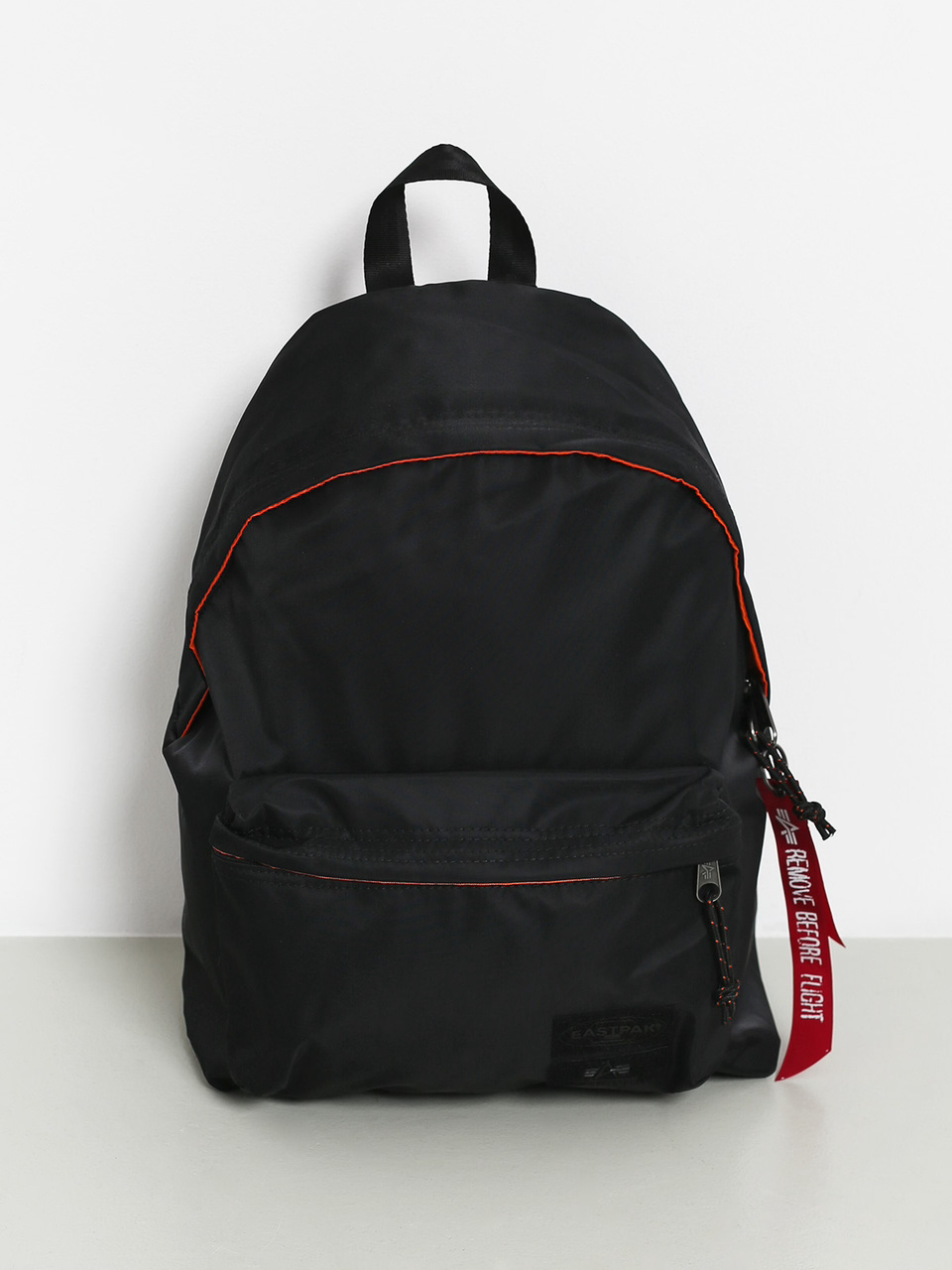 Eastpak must seljakott